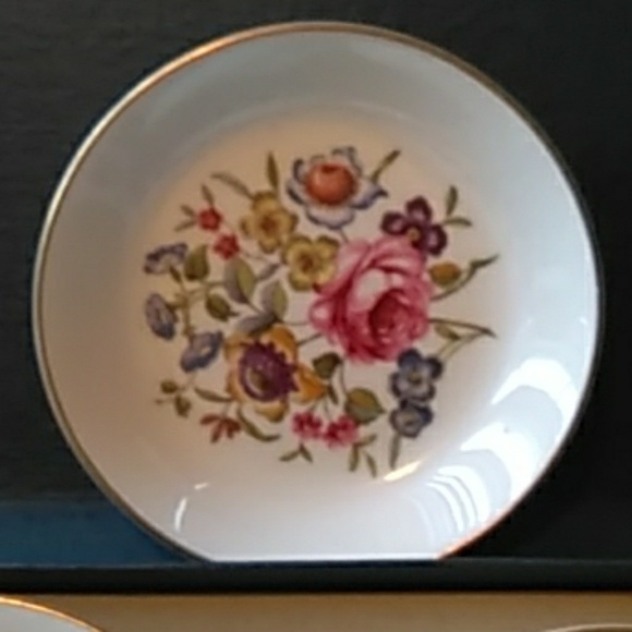 Royal Worcester Bone China VINTAGE - Picture 2 of 3